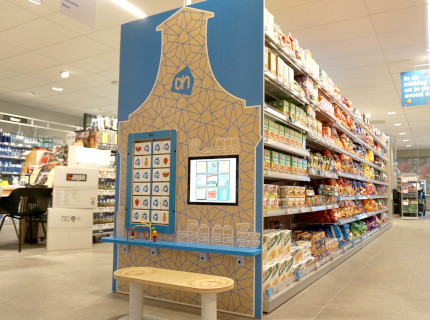 speelhoek in de albert heijn supermarkt computerscherm spelcomputer AH